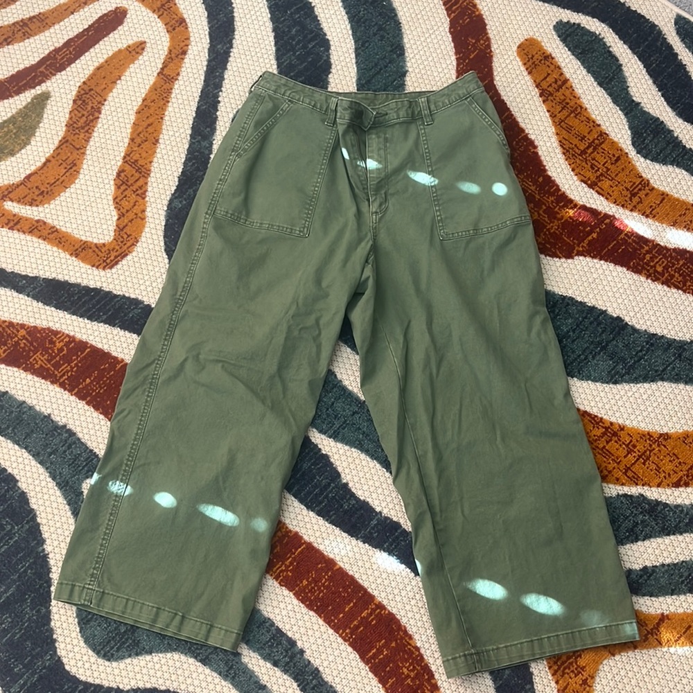 Cute wide leg jeans- lightly worn